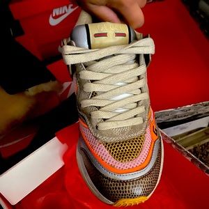 Gucci sneakers pink n orange